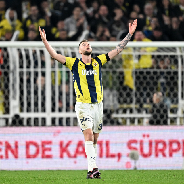 Yeni transfere büyük şok! İşte Fenerbahçe'nin UEFA listesine eklediği 3 futbolcu