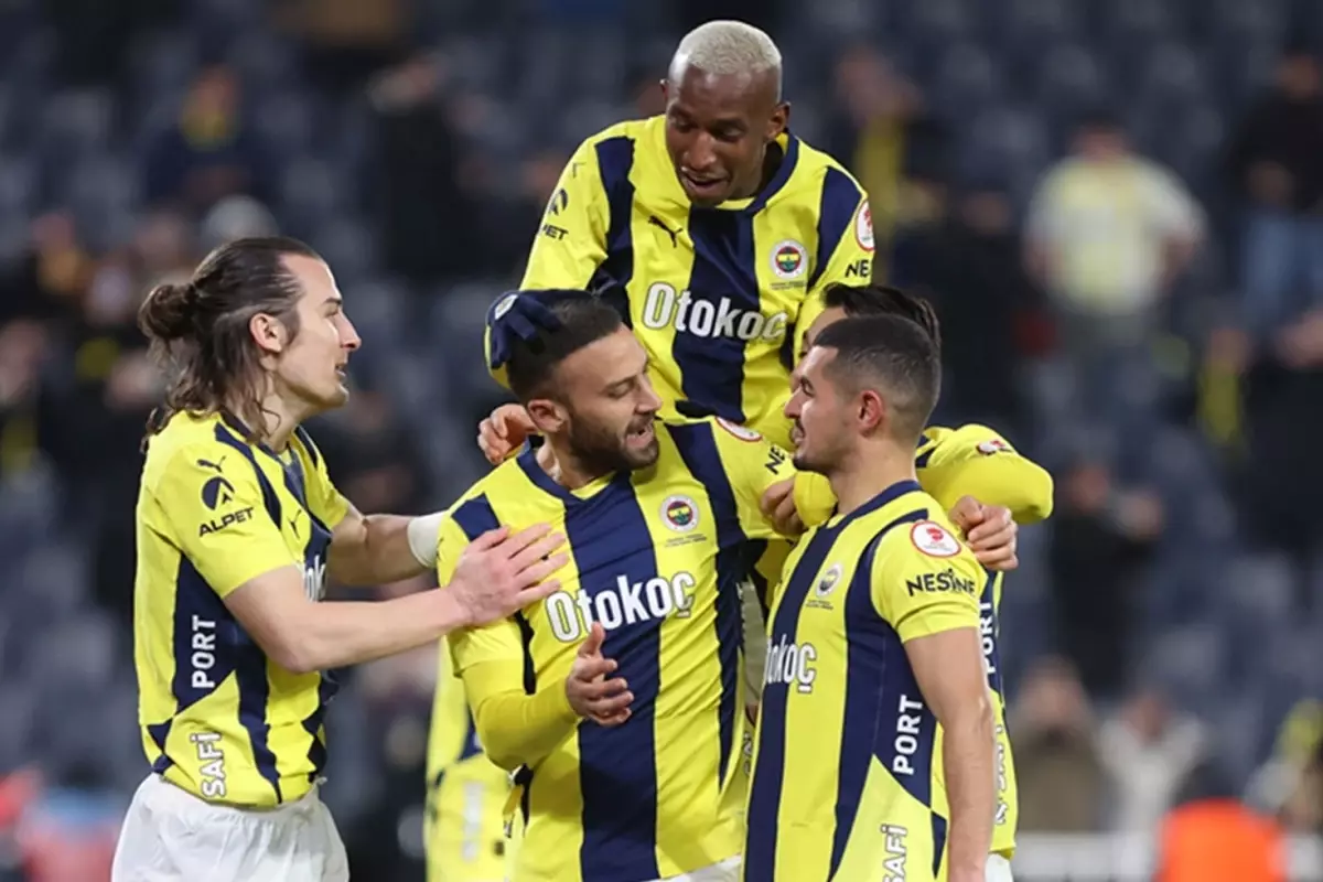 Yeni transfere büyük şok! İşte Fenerbahçe\'nin UEFA listesine eklediği 3 futbolcu