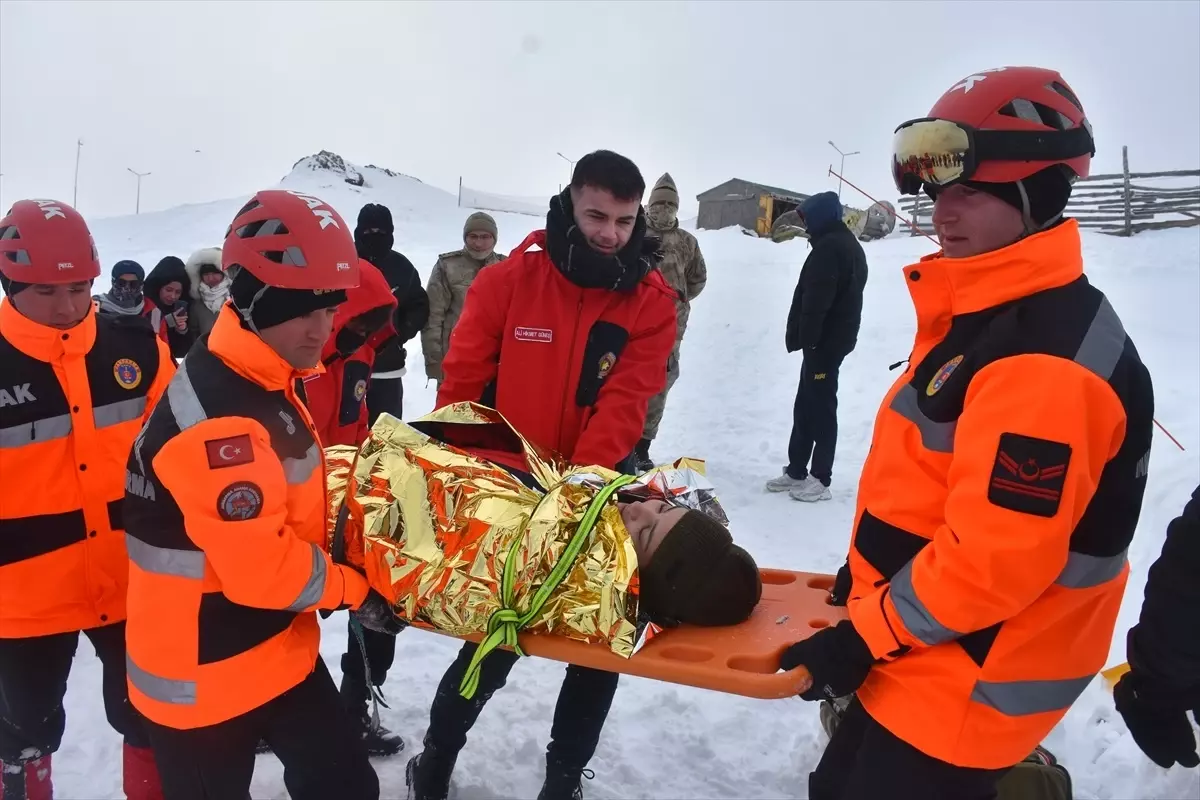 Zigana Dağı\'nda Çığ Eğitimi