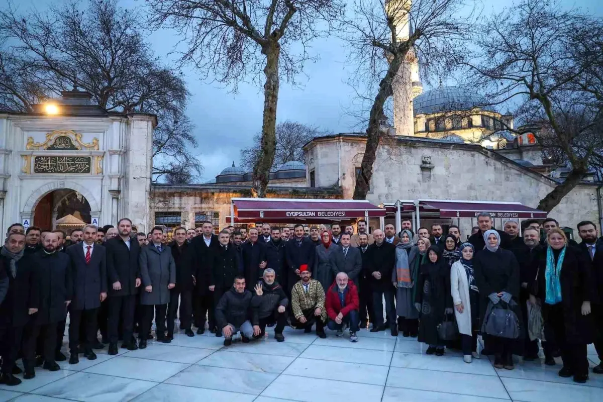 Abdullah Özdemir Fatih\'in Türbesini Ziyaret Etti