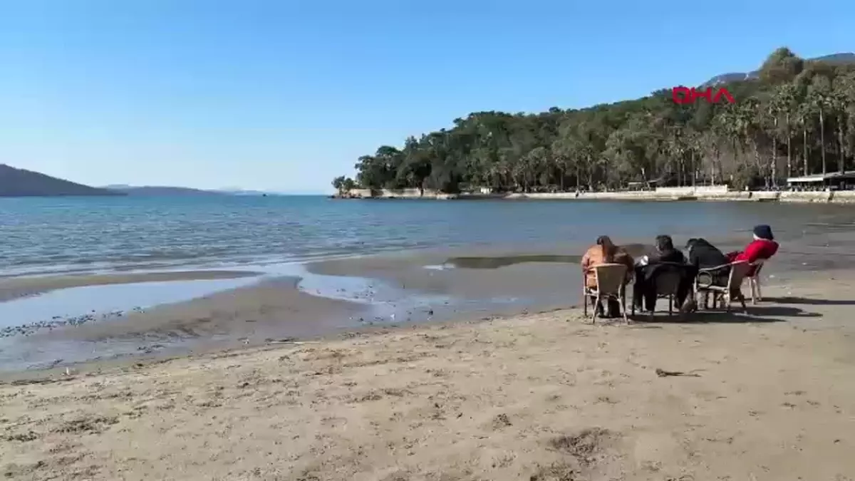 Akyaka\'da Deniz Suyu 30 Metre Çekildi, Deprem Korkusu Yersiz