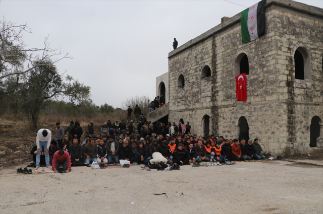 Bayırbucaklı Türkmenler, yıkımın yaşandığı köylerine kavuşmanın mutluluğunu yaşıyor