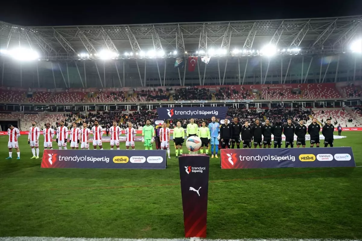 Beşiktaş maçında 3 sakatlık birden: Futbolculardan bir tanesi hastaneye kaldırıldı