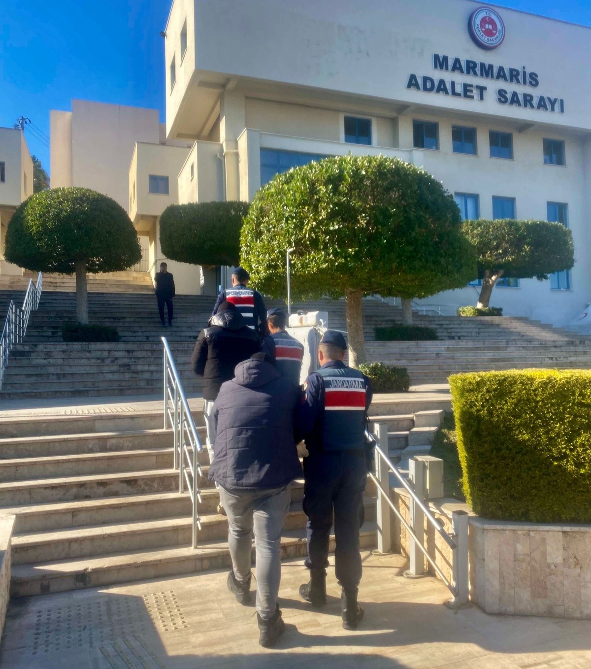 Muğla\'da Firar Eden Hükümlü Taksinin Bagajında Yakalandı