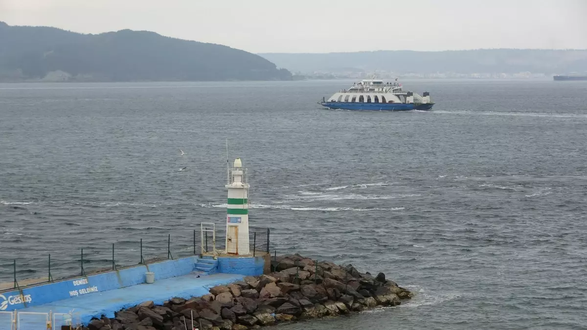 Gökçeada Feribot Seferleri Fırtına Nedeniyle İptal Edildi