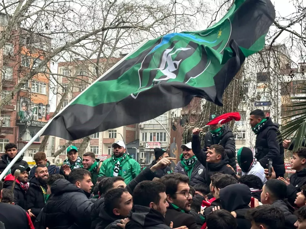 Kocaelispor Taraftarından Coşkulu Yürüyüş