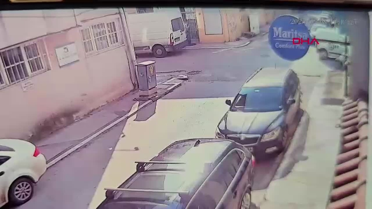 Edirne\'de Otomobil ile Motosiklet Çarpıştı: 2 Yaralı