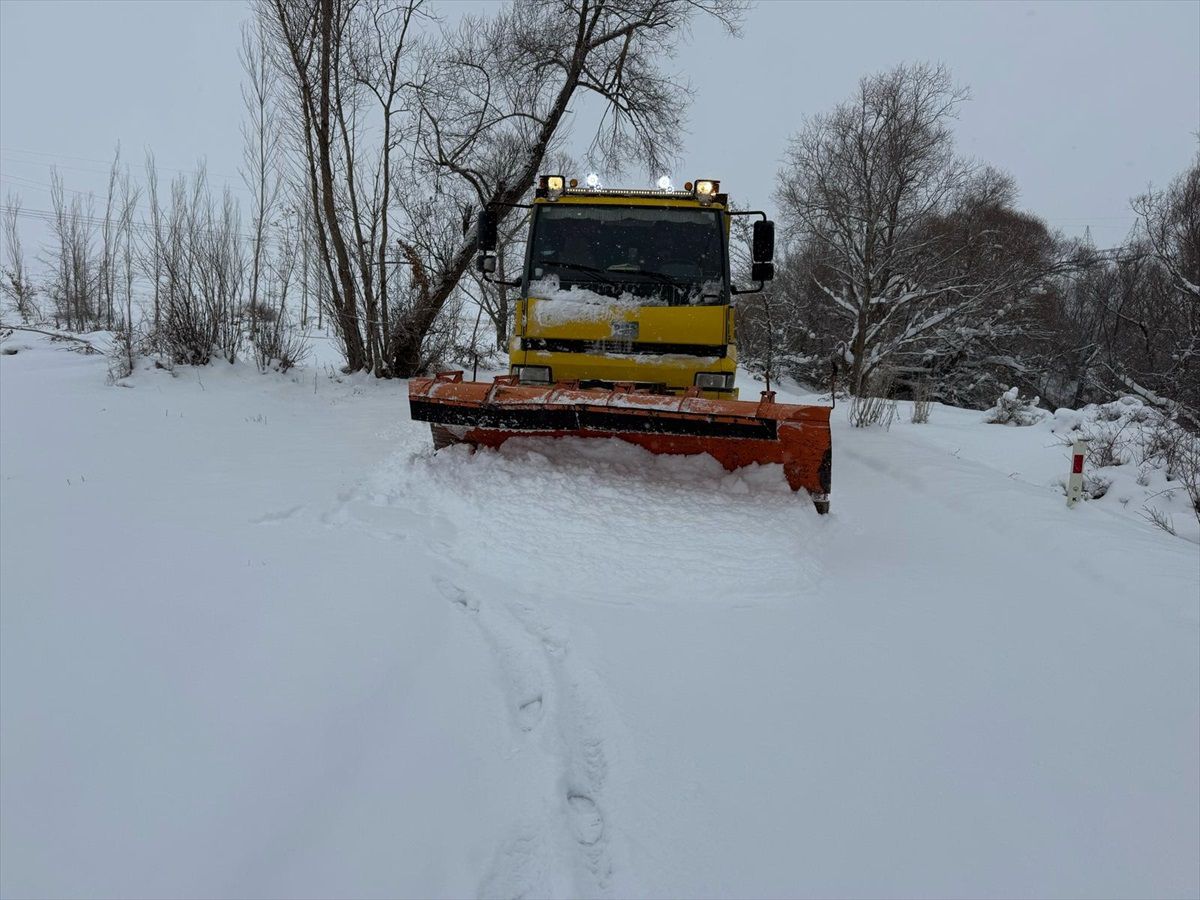 Kayseri\'de Kar nedeniyle 38 Mahaleye Ulaşım Sağlanamıyor