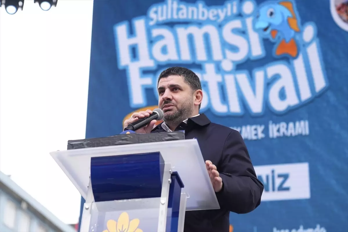 AK Parti İstanbul İl Başkanı Özdemir, Sultanbeyli Hamsi Festivali\'ne katıldı