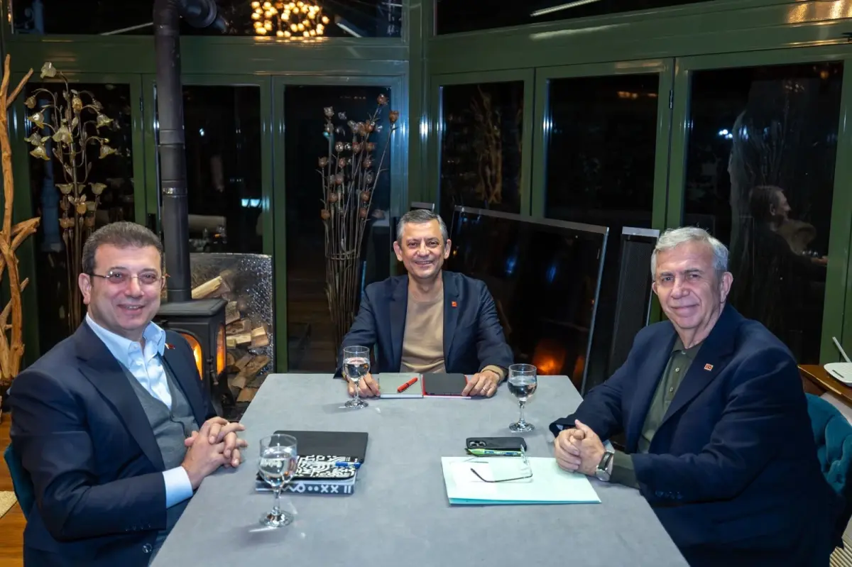 CHP Lideri Özgür Özel ve Büyükşehir Belediye Başkanları Bir Araya Geldi