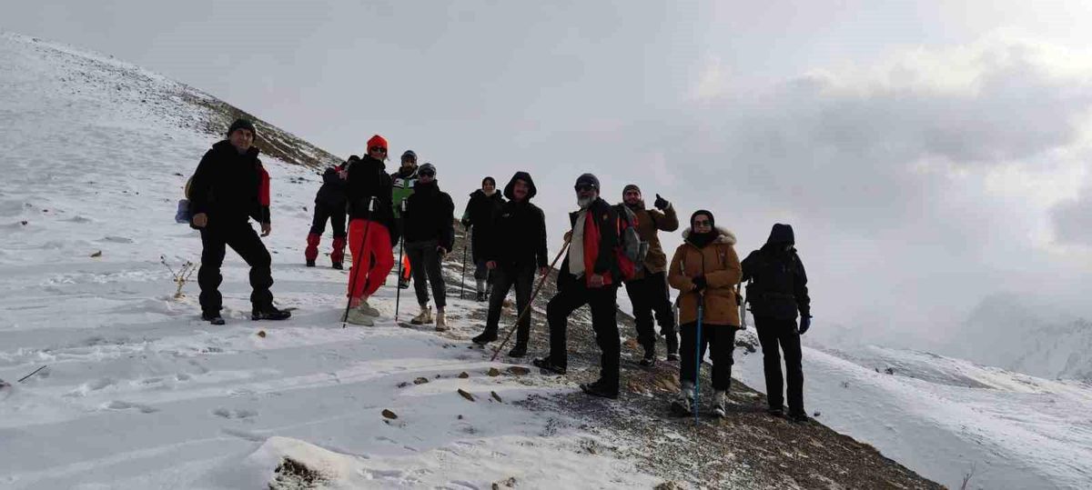 Vatan Tepesi\'nde Anma Tırmanışı