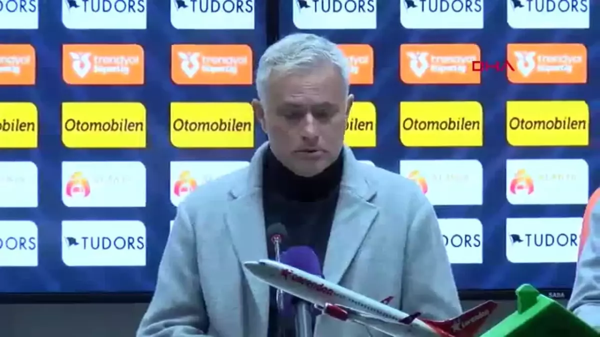 Fenerbahçe Teknik Direktörü Mourinho\'dan Sakatlık Açıklamaları