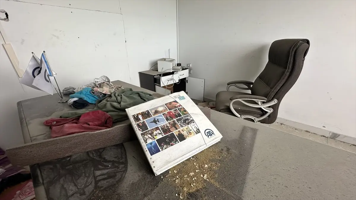 Gazze\'deki Medya Ofisleri Yıkım Altında