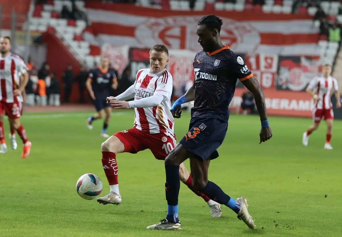 Antalyaspor ve Başakşehir 0-0 Berabere Kaldı