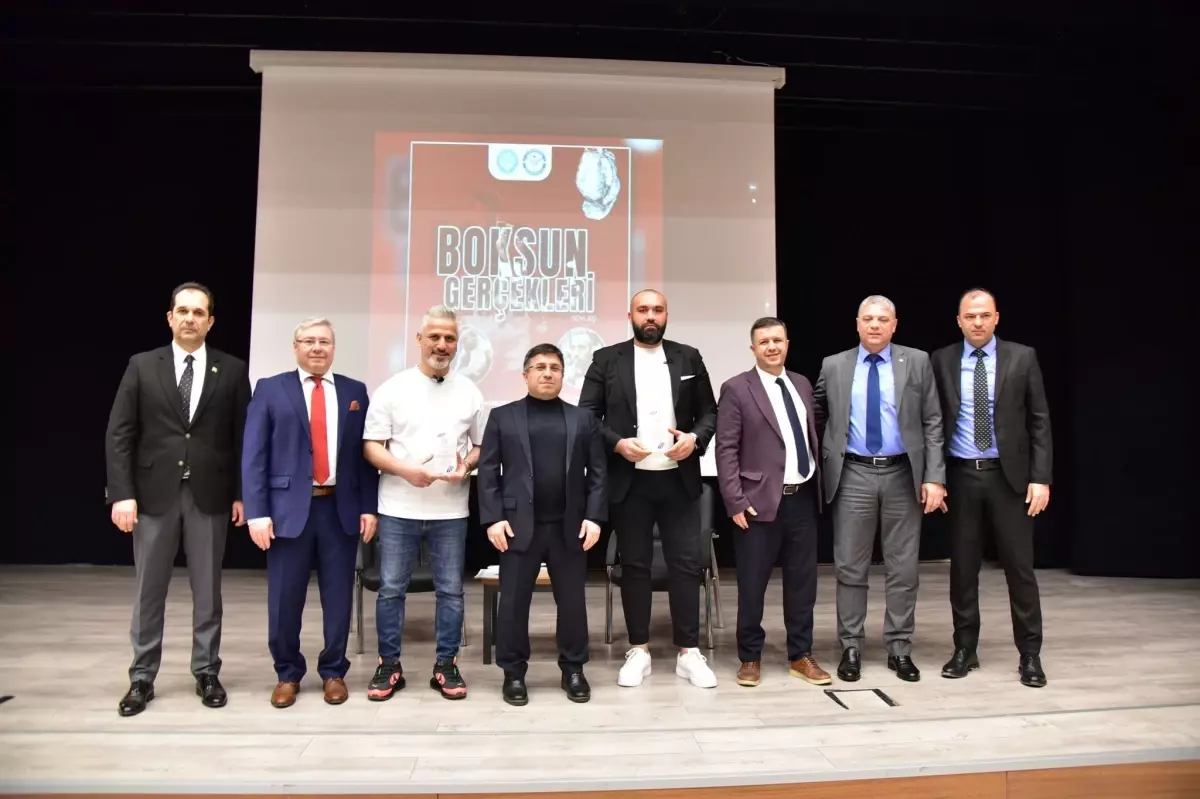 Bilgehan Demir, \'Kayıp Madalyon\' Kitabının İmza Gününde Öğrencilerle Buluştu