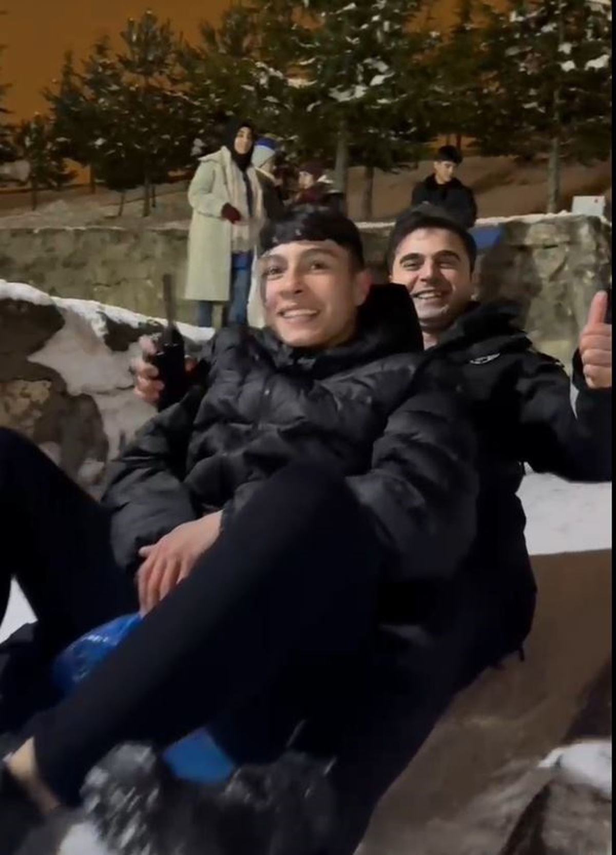 Kayseri\'de Polisler Çocuklarla Kar Topu Oynadı