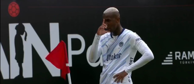 Maça damga vuran olay: Talisca, attığı golün sevinci yaşarken birden yer kaldı