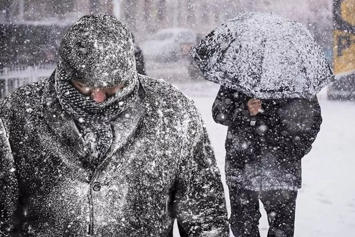 Meteoroloji ve AKOM\'dan peş peşe uyarı! İstanbul\'a kar yeniden geliyor