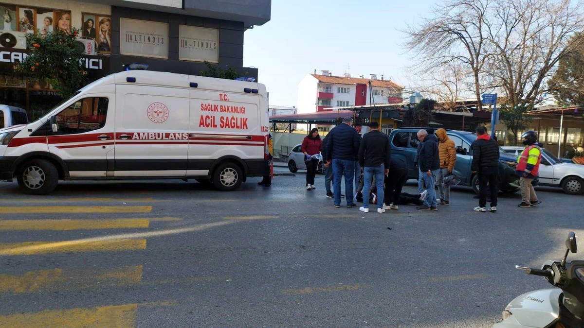 Aydın\'da Otomobil ve Motosiklet Çarpıştı