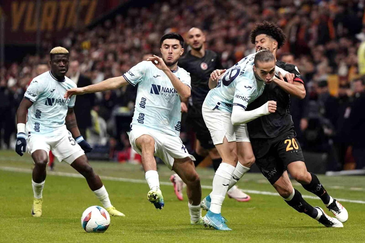 Galatasaray 1-0 Önde