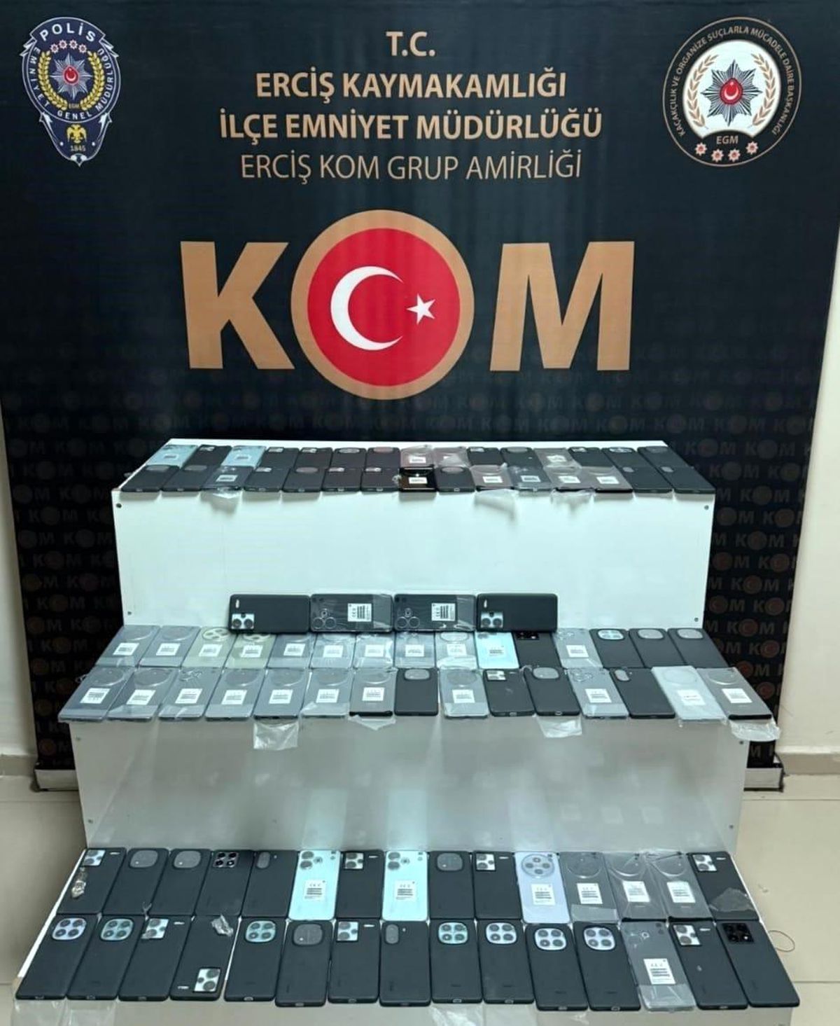 Van\'da Kaçak Cep Telefonu Ele Geçirildi