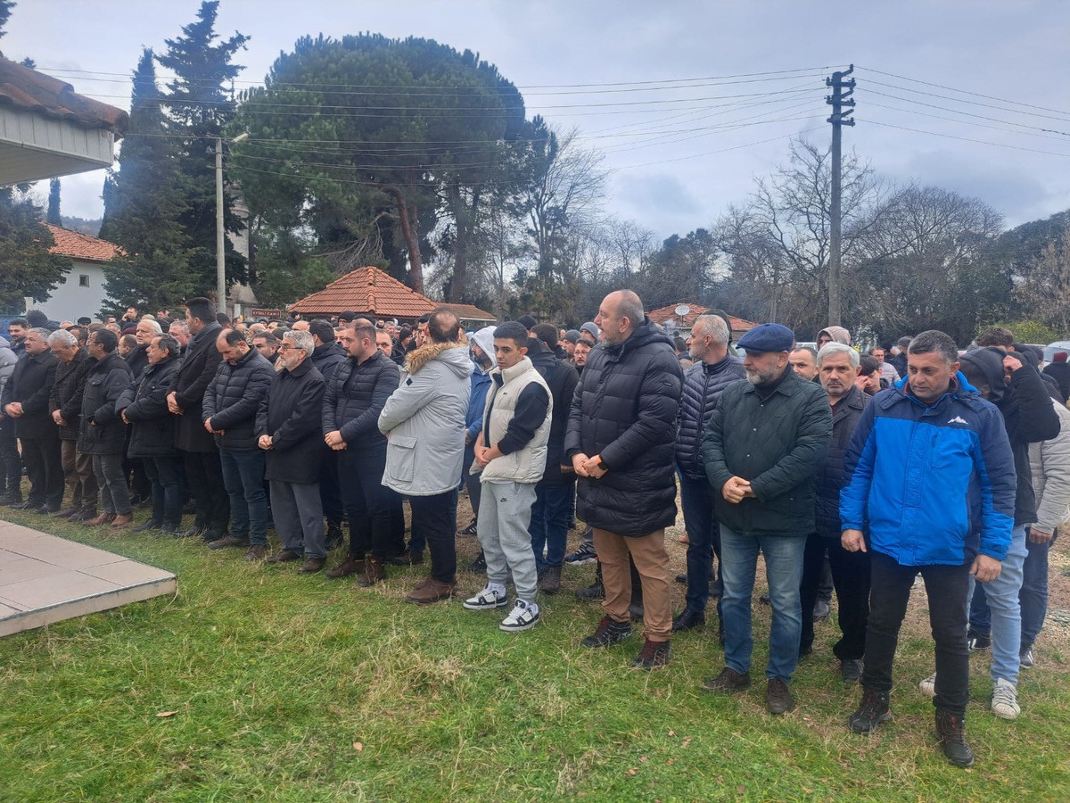 Yolda Yürüyen Kişiye Otomobil Çarptı, Hayatını Kaybetti