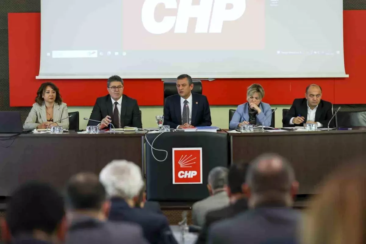 CHP\'de Ön Seçim Yetkisi MYK\'ya Verildi