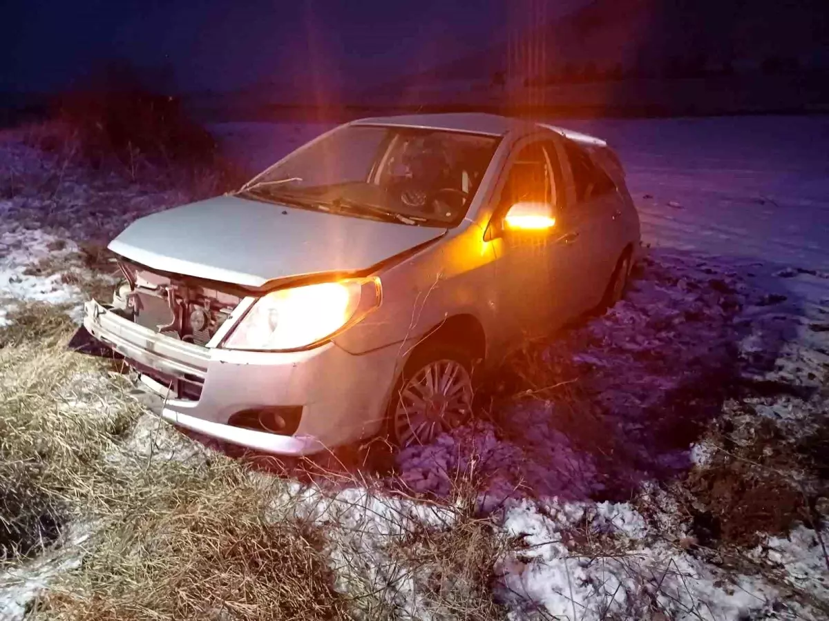 Çorum\'da Kar Yağışı Nedeniyle Takla Atan Otomobilde 3 Yaralı