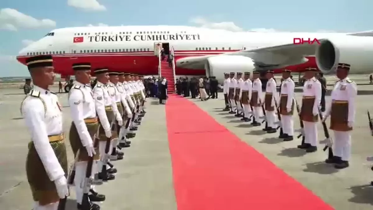 Erdoğan, Malezya\'da Resmi Temaslarda Bulunuyor