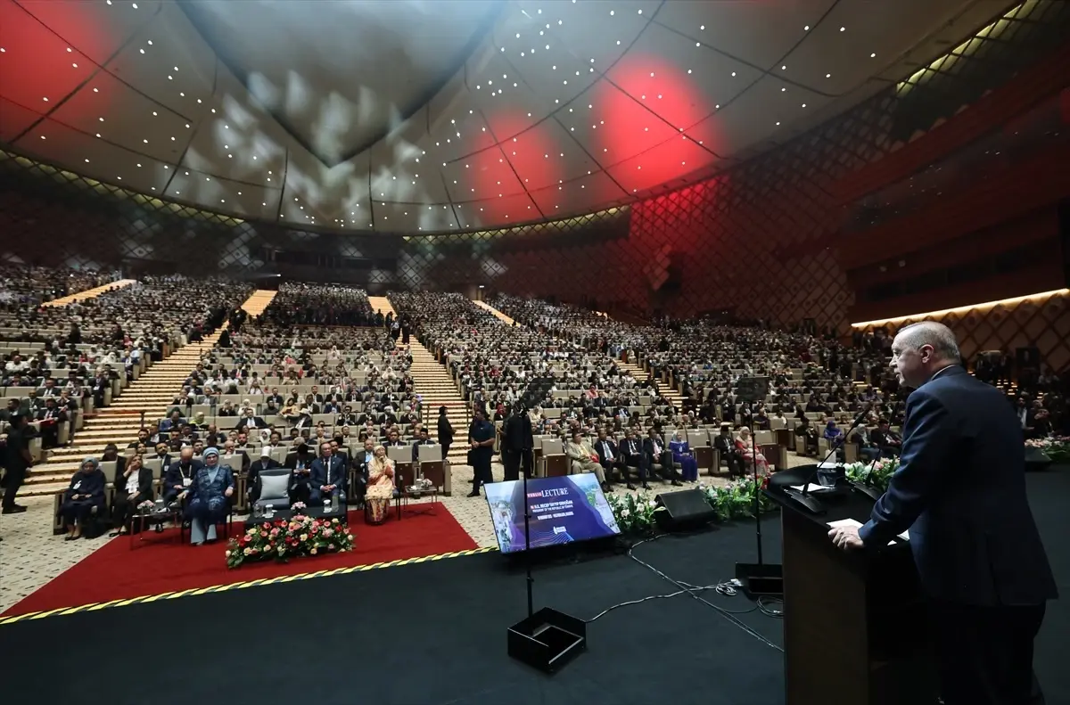 Cumhurbaşkanı Erdoğan, Yeni Yüzyılda Türkiye-Malezya Stratejik İşbirliği toplantısında konuştu: (1)