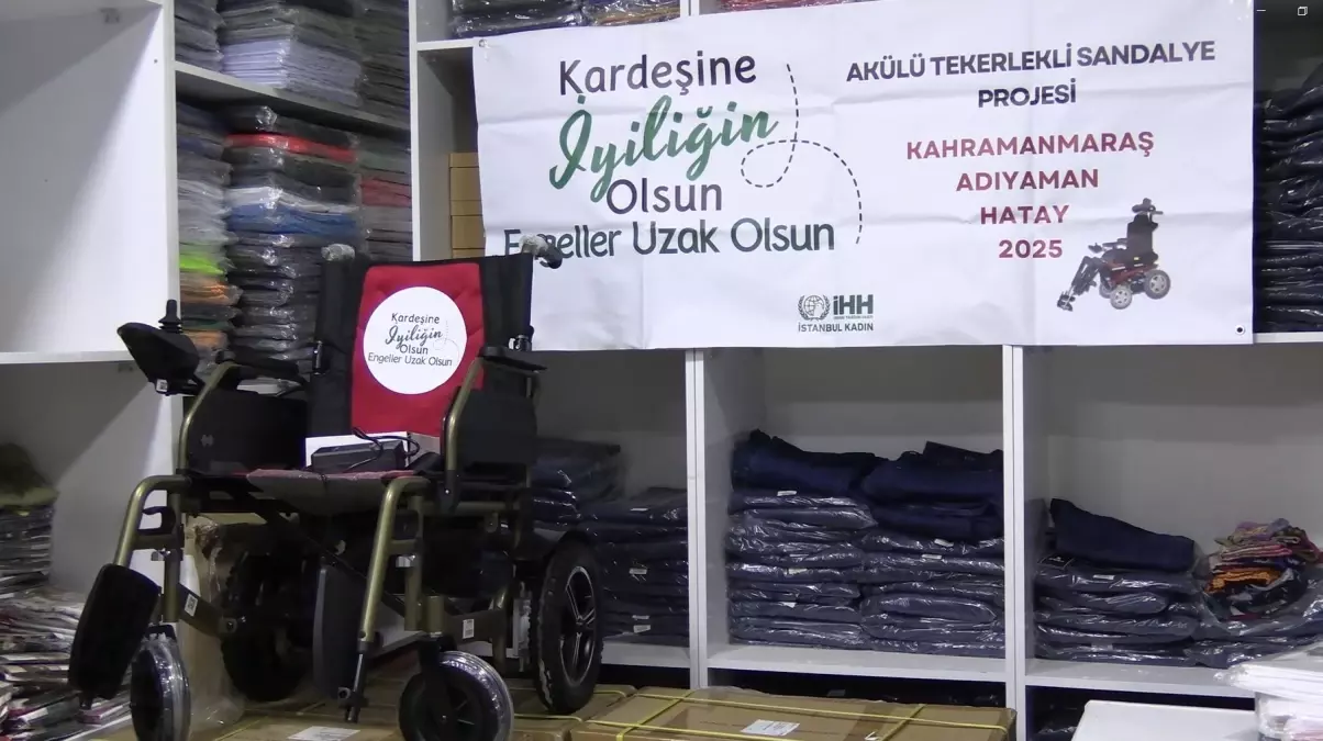 İHH, Depremzedelere Akülü Tekerlekli Sandalyeler Dağıttı