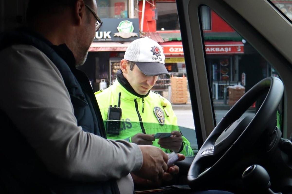 İzmir\'de Okul Servisi Denetimleri Sıkılaştı