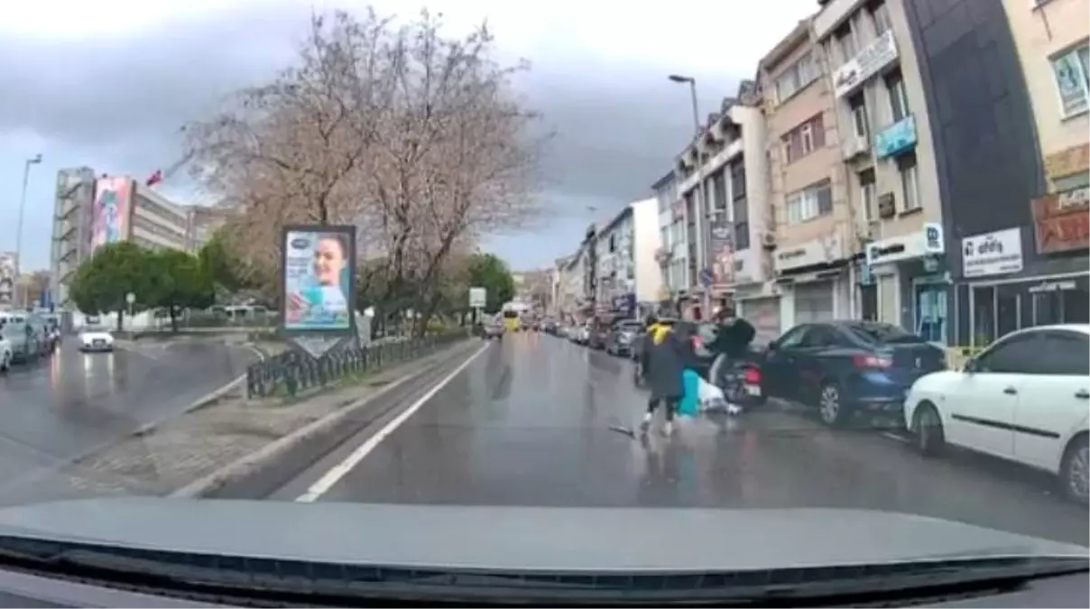 Kadıköy\'de Yaya Motosikletten Nasibini Aldı