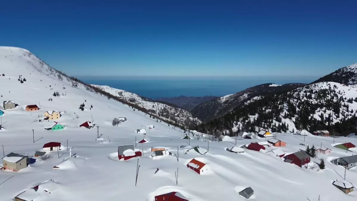 Sis Dağı ve Kızılağaç Yaylası\'nda Kar Manzarası Şahane