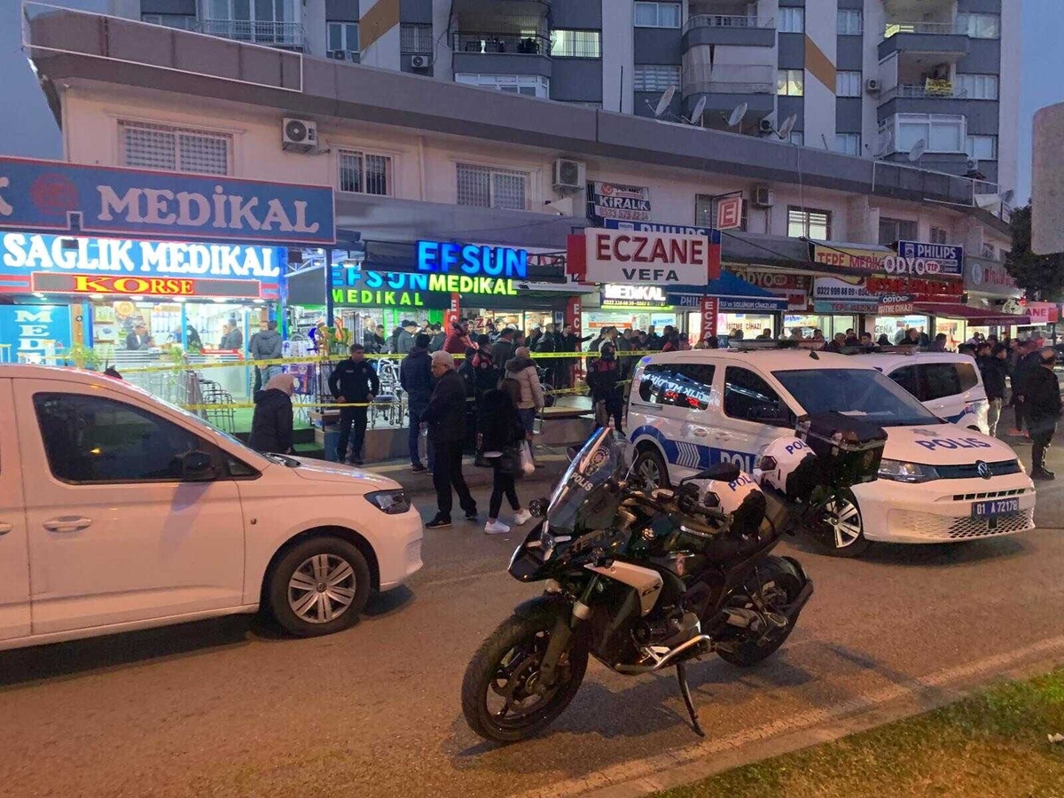 Adana\'da Medikal Ürünler Satış Noktasına Silahlı Saldırı: 3 Ölü
