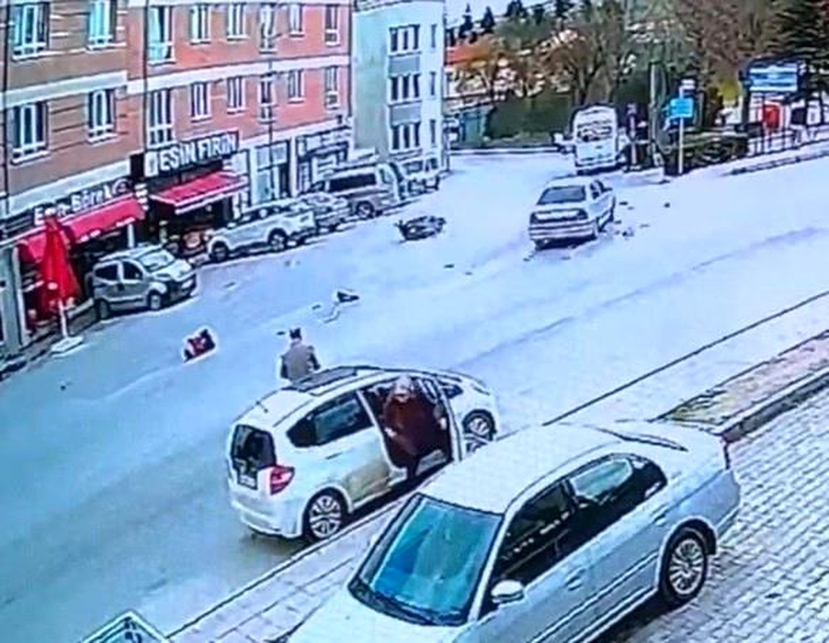 Ehliyetsiz Sürücü Kuryeye Çarptı, Kaçtı