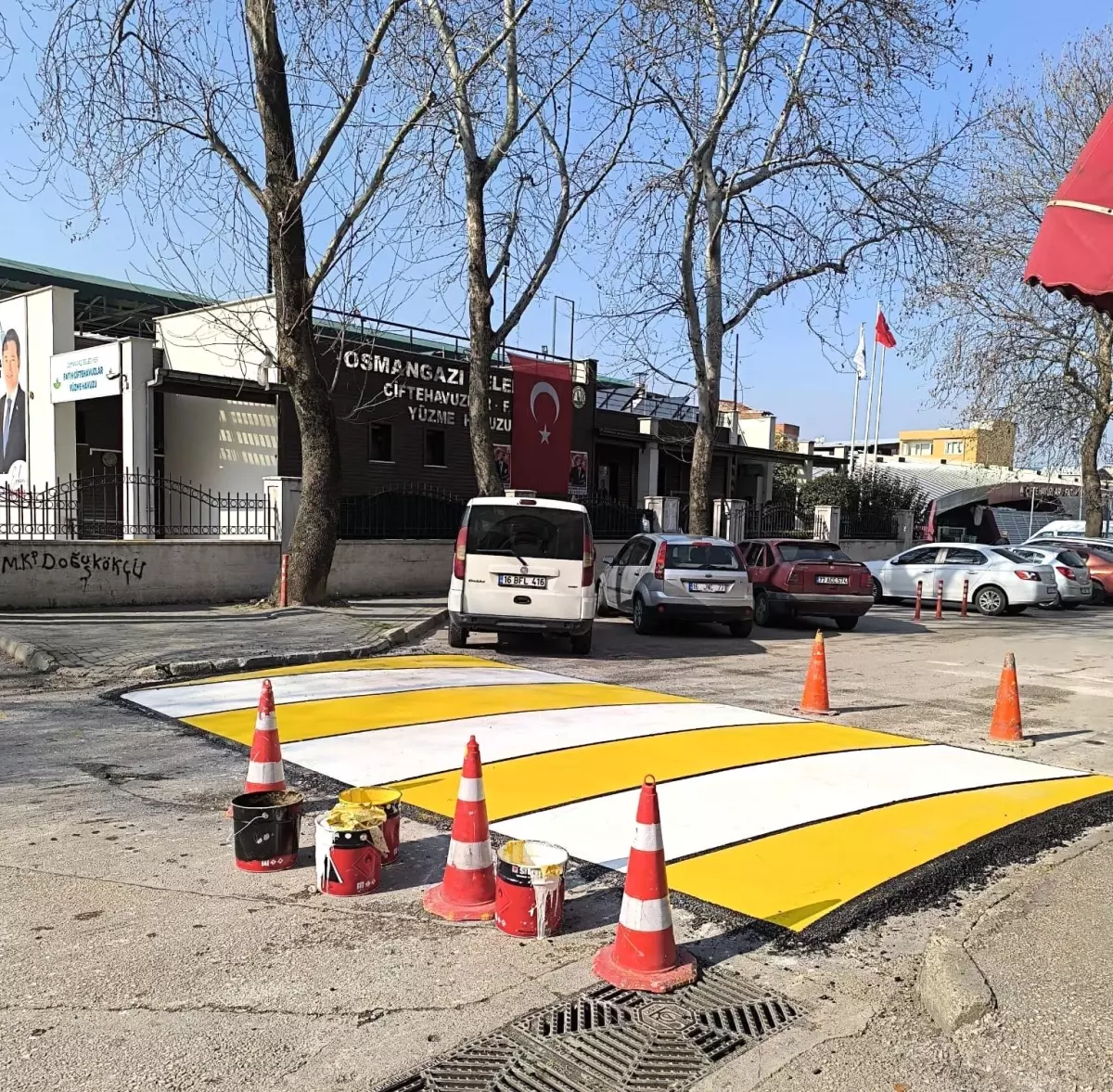 Osmangazi\'de Trafik Güvenliği İçin Yeni Kasis ve Şerit Çalışmaları