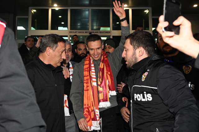 Przemyslaw Frankowski, Galatasaray'a imza atmak için İstanbul'a geldi