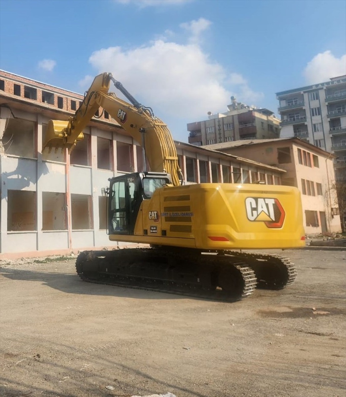 Siirt\'te Metruk Okul Yıkımına Başlandı