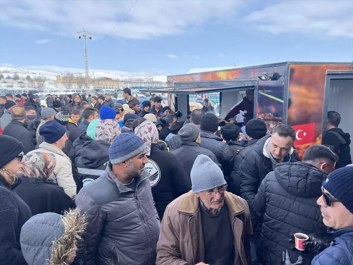 Akıncılar\'da İlk Kar Festivali Renkli Geçti