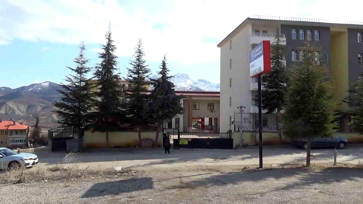 Tunceli\'de Öğrenci Pencereden Atladı