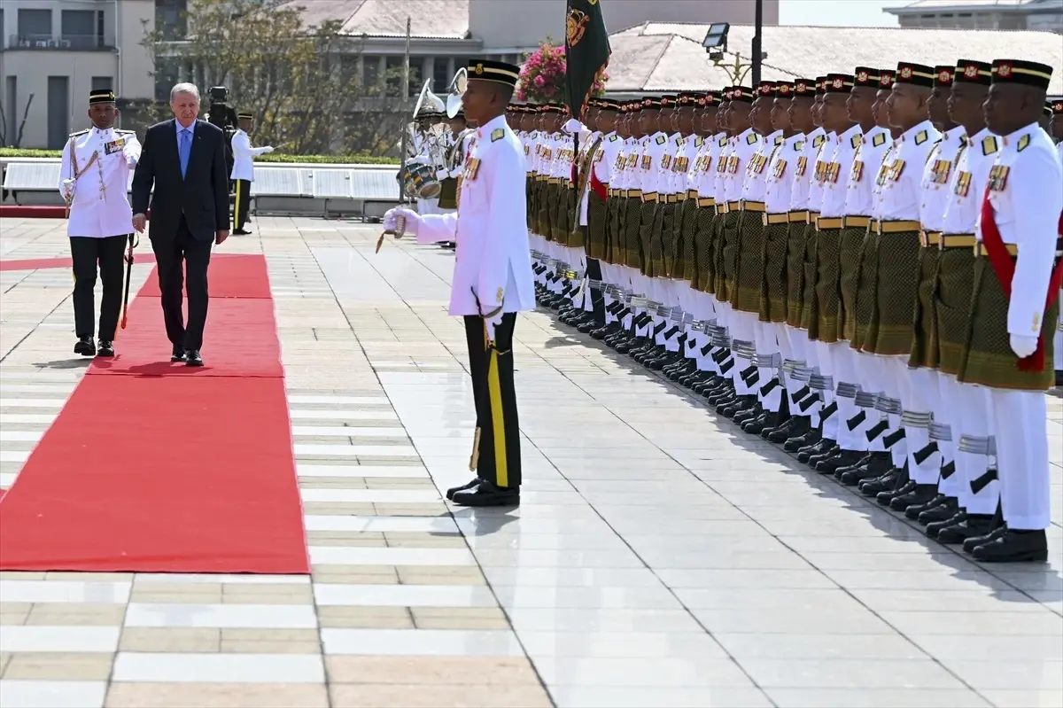 Cumhurbaşkanı Erdoğan, Malezya\'da resmi törenle karşılandı