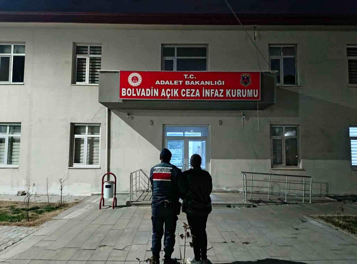 Dolandırıcılara 3 Yıl Hapis Cezası