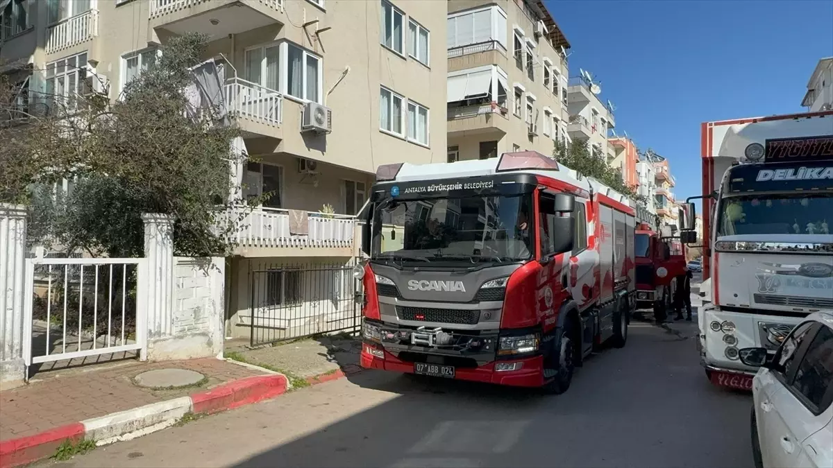 Antalya\'da Balkon Yangını