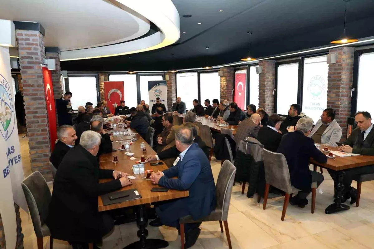 Talas Belediye Başkanı Yalçın, Muhtarlarla Aylık Toplantıda Bir Araya Geldi