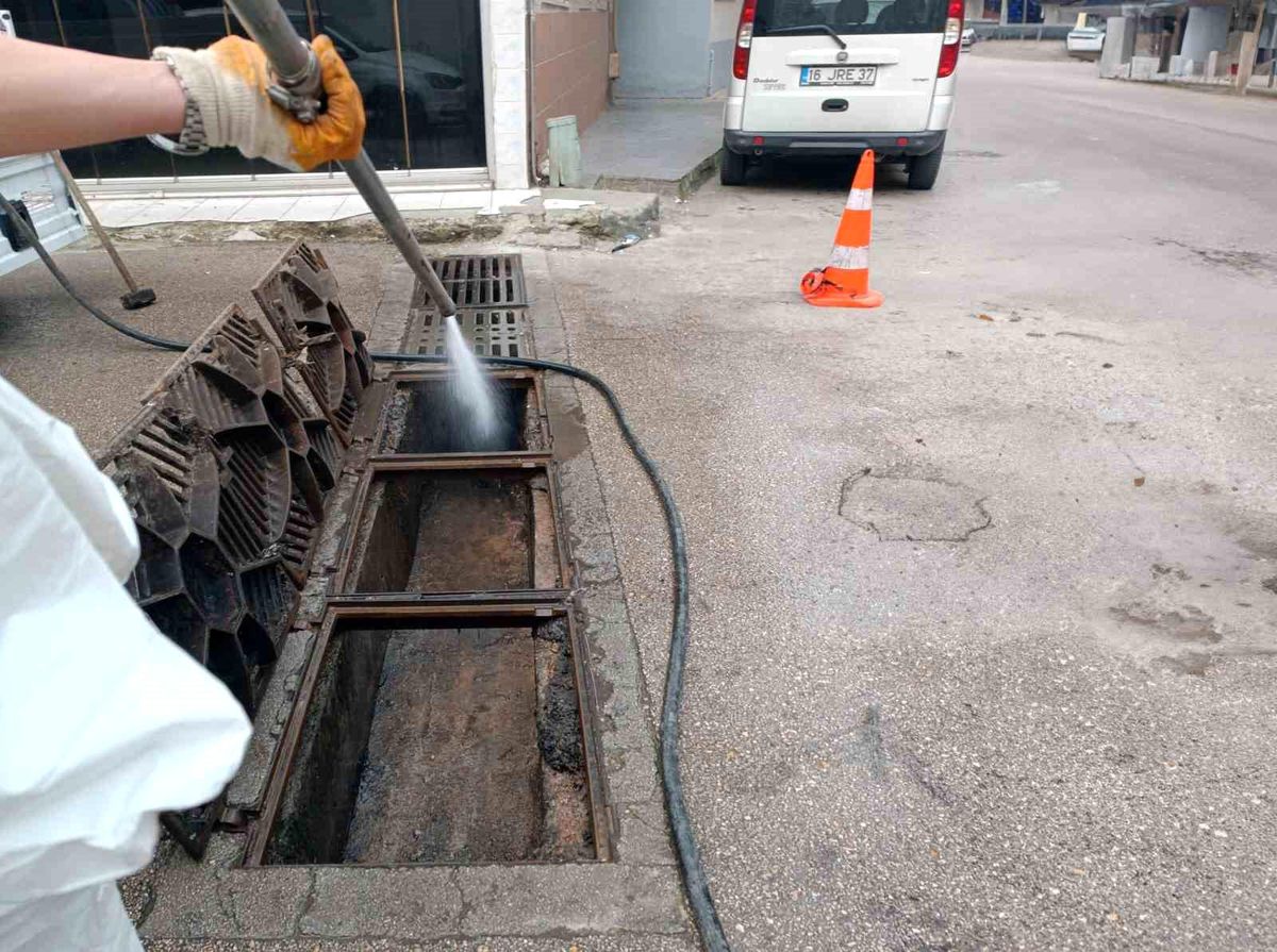 Bursa\'da Sel Riskine Karşı Yoğun Temizlik Çalışmaları Başlatıldı