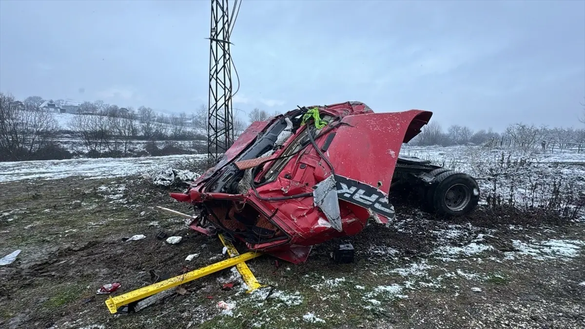 Düzce\'de Feci Kaza: 2 Sürücü Hayatını Kaybetti