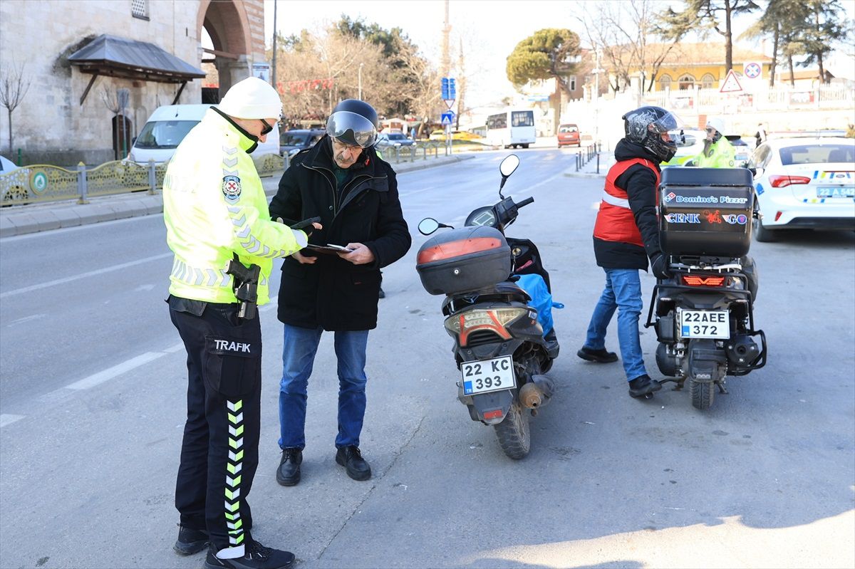 Edirne\'de Motosiklet Denetimi: 25 Sürücüye Ceza