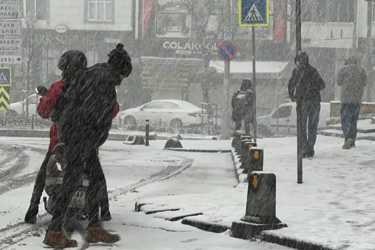 İstanbul\'da 4 ilçe beyaza büründü