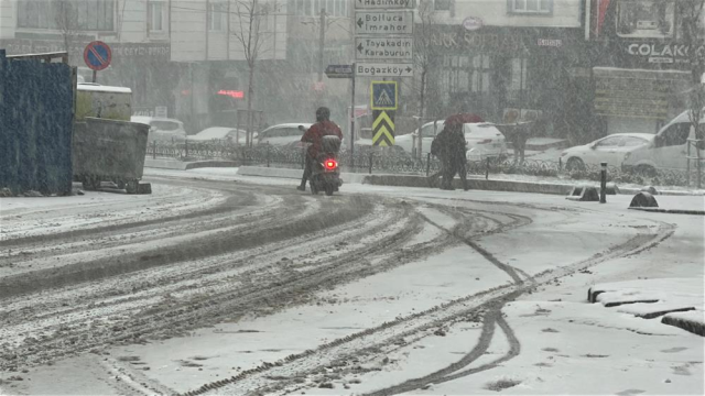 İstanbul'a çifte kar uyarısı! 4 ilçe beyaza büründü